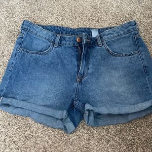 Medium wash cuffed shorts